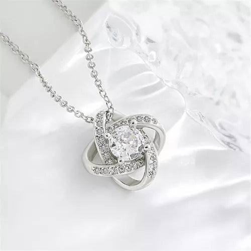 DISPONIBLE POR TIEMPO LIMITADO - COLLAR DE COLGANTE DIAMANTE TRÉBOL